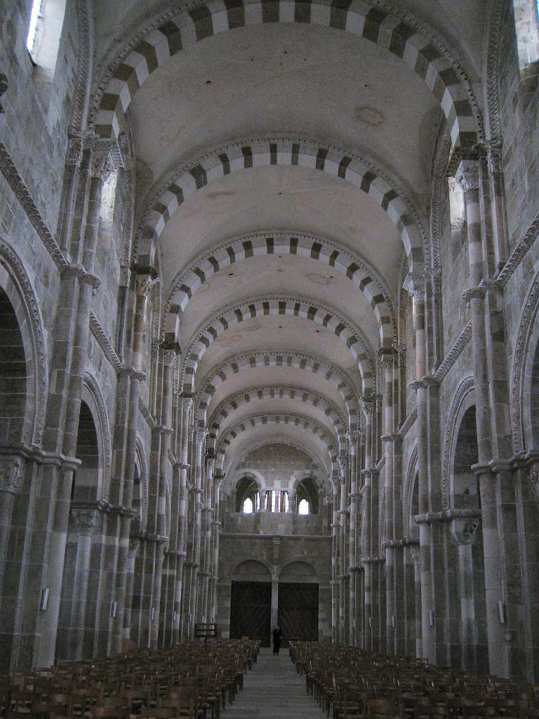 A2007092302.jpg - 's Morgens nog een keertje naar de Basiliek van Vézelay.