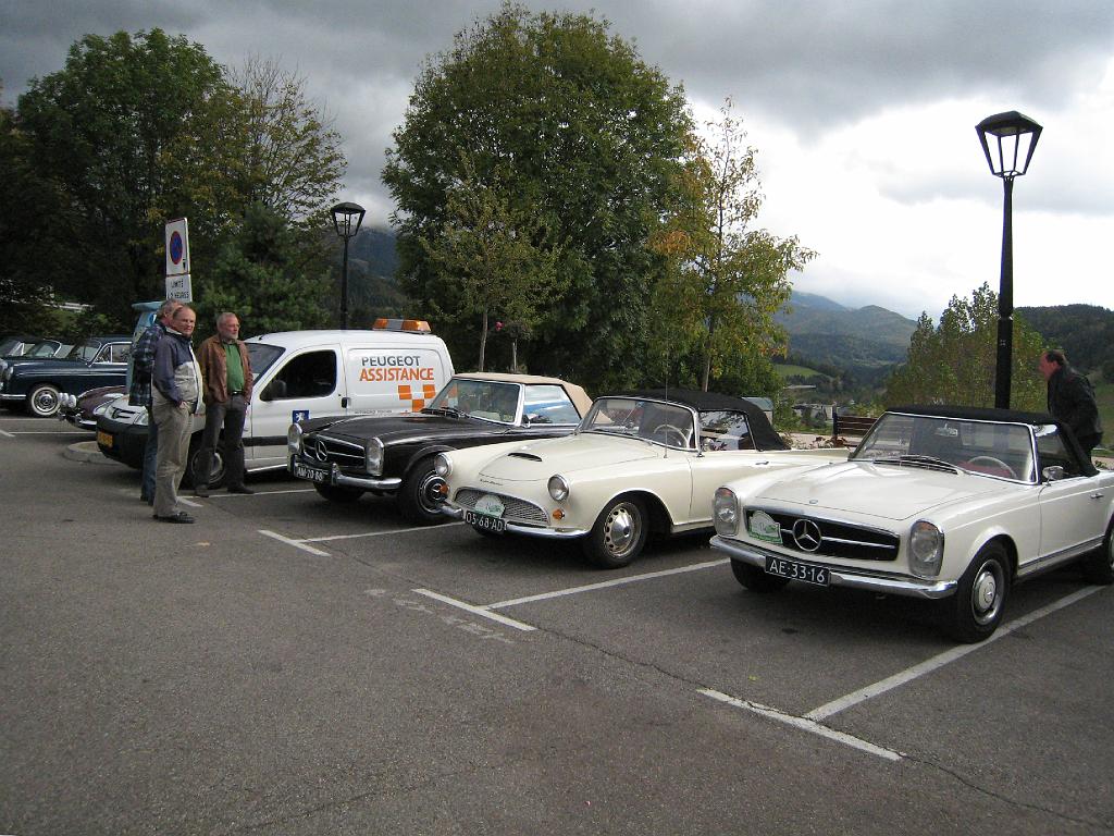 A2007092609.jpg - Onze auto's op de parkeerplaats van Villard de Lans.