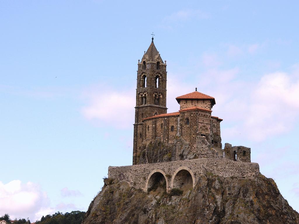 P2007092536.jpg - Le Puy-en-Velay. Chapelle Saint Michel d'Aiguilhe.