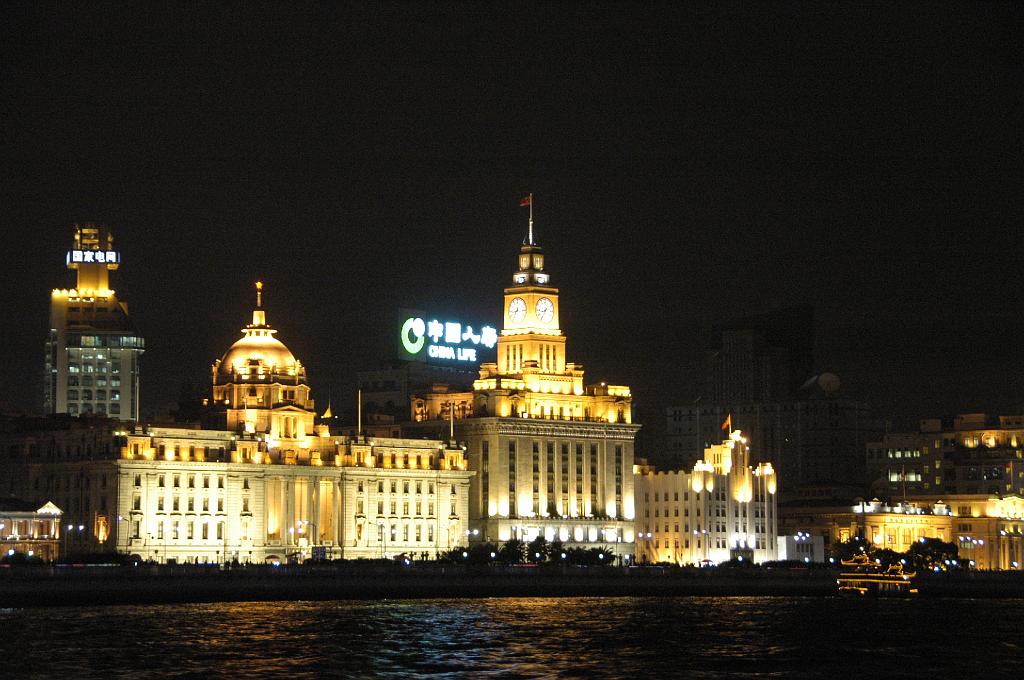 P2007110132.jpg - Shanghai by night. De Bund.