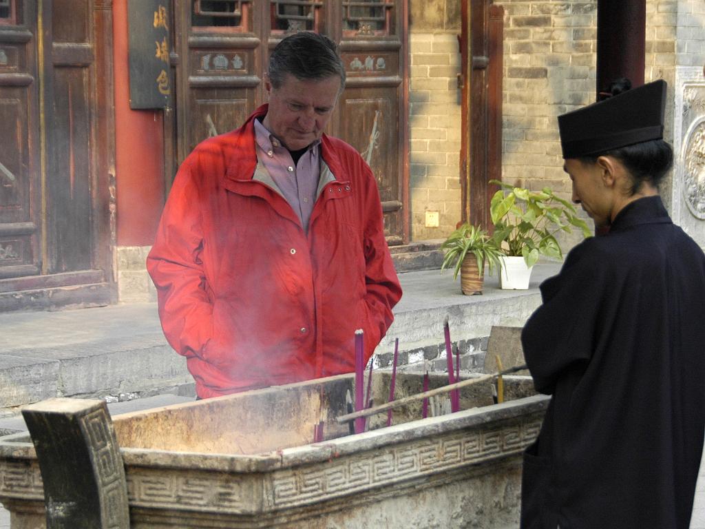 P2007110662.jpg - Xi'an; Aloys bij de Taotempel van de Acht Onsterfelijken.