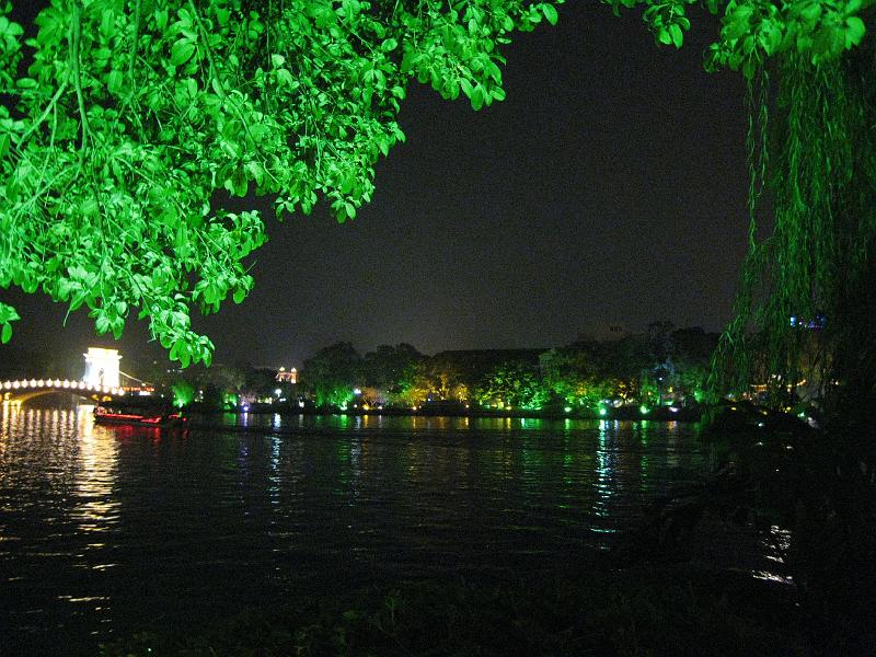 A2007102769.jpg - Guilin by night.